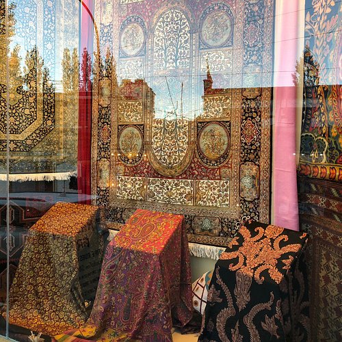 More Than a Souvenir: Kashmir Store Brings the Valley’s Living Heritage to Your Door