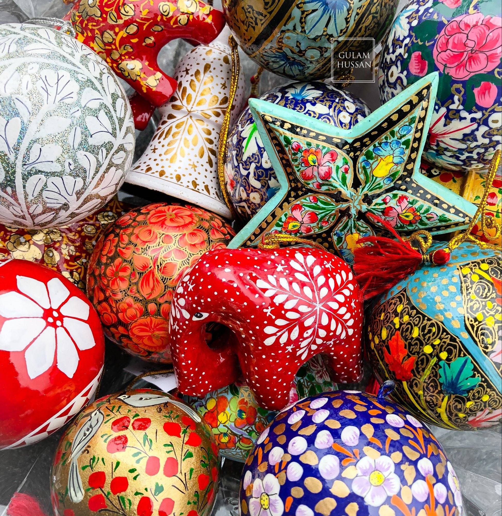 Kashmir Christmas Gifts 2026: Papier-Mâché, Crewel Décor, Pashmina & New Year Gift Hampers