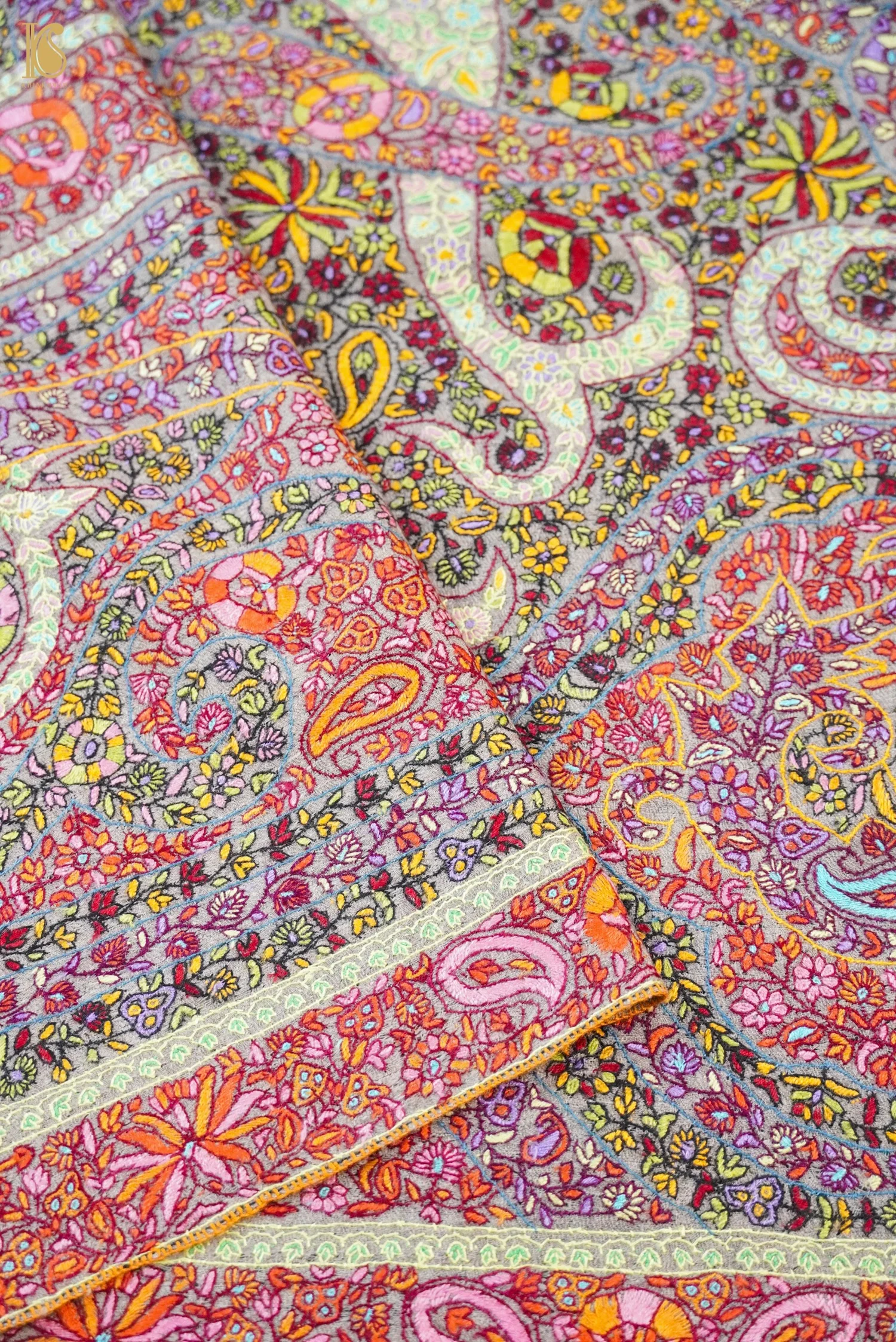 Top Kashmiri Products Every Home Should Have: Saffron, Pashmina, Crewel & More